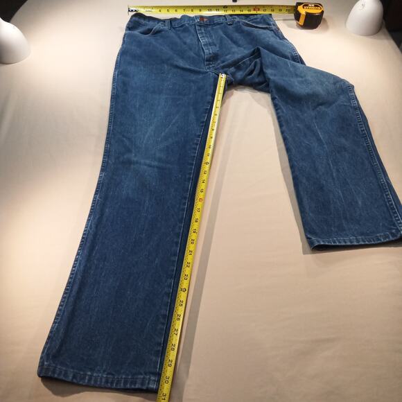 Wrangler Men’s Jeans Blue Denim Straight Leg Size 38x32 Great Condition - Picture 4 of 7